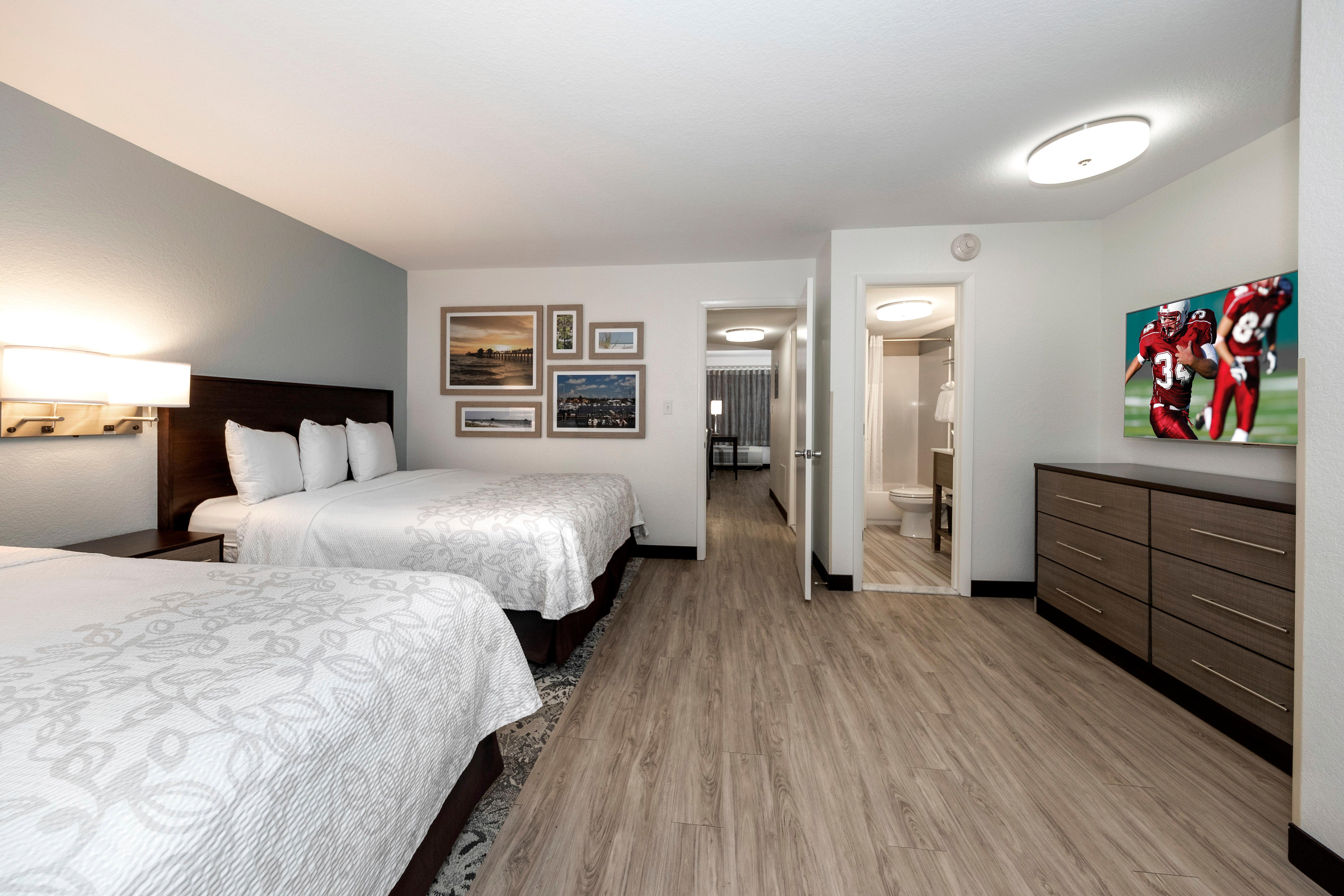 Red Roof Inn Plus+ & Suites Naples Downtown-5Th Ave S Exteriör bild