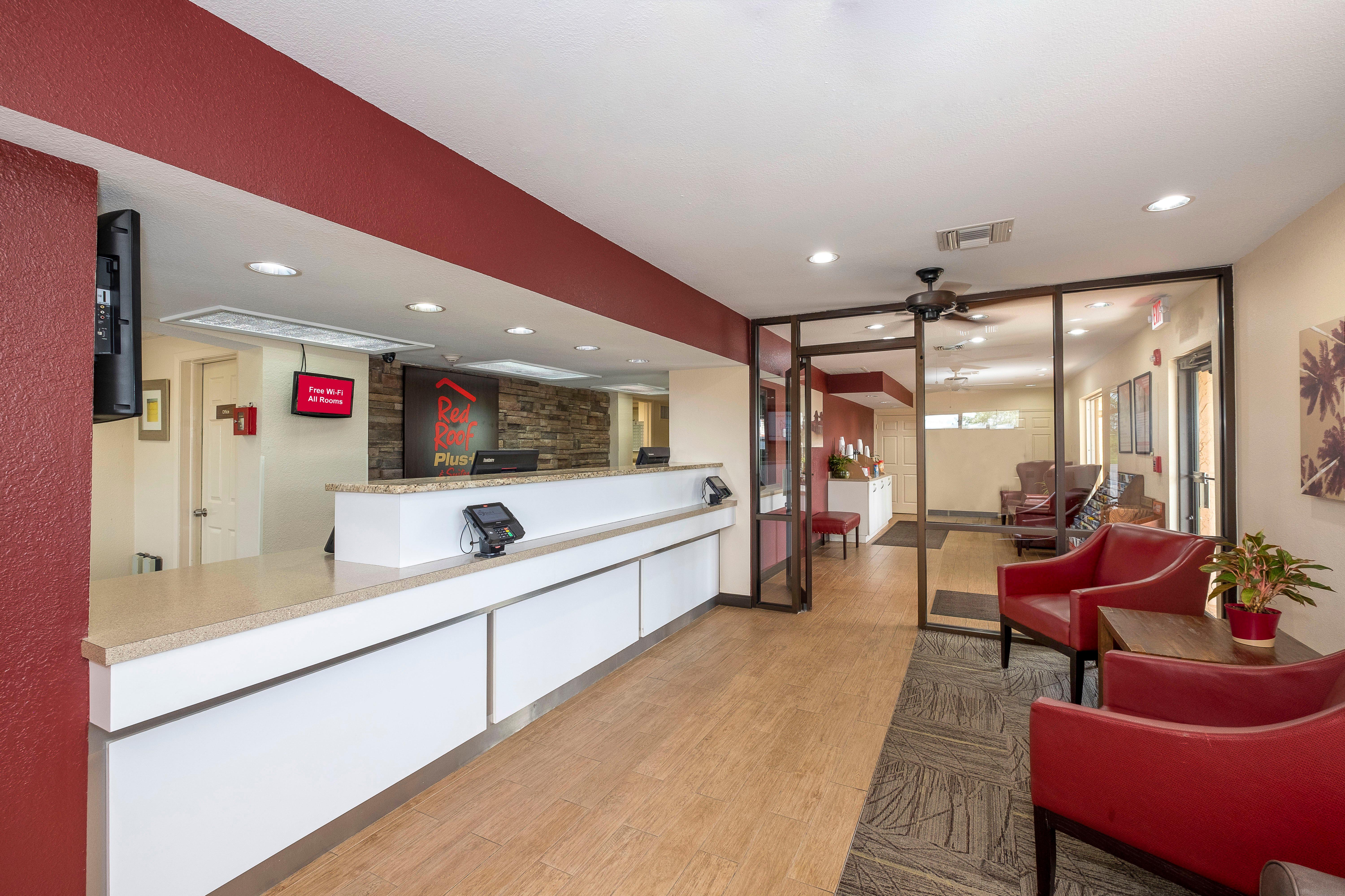 Red Roof Inn Plus+ & Suites Naples Downtown-5Th Ave S Exteriör bild