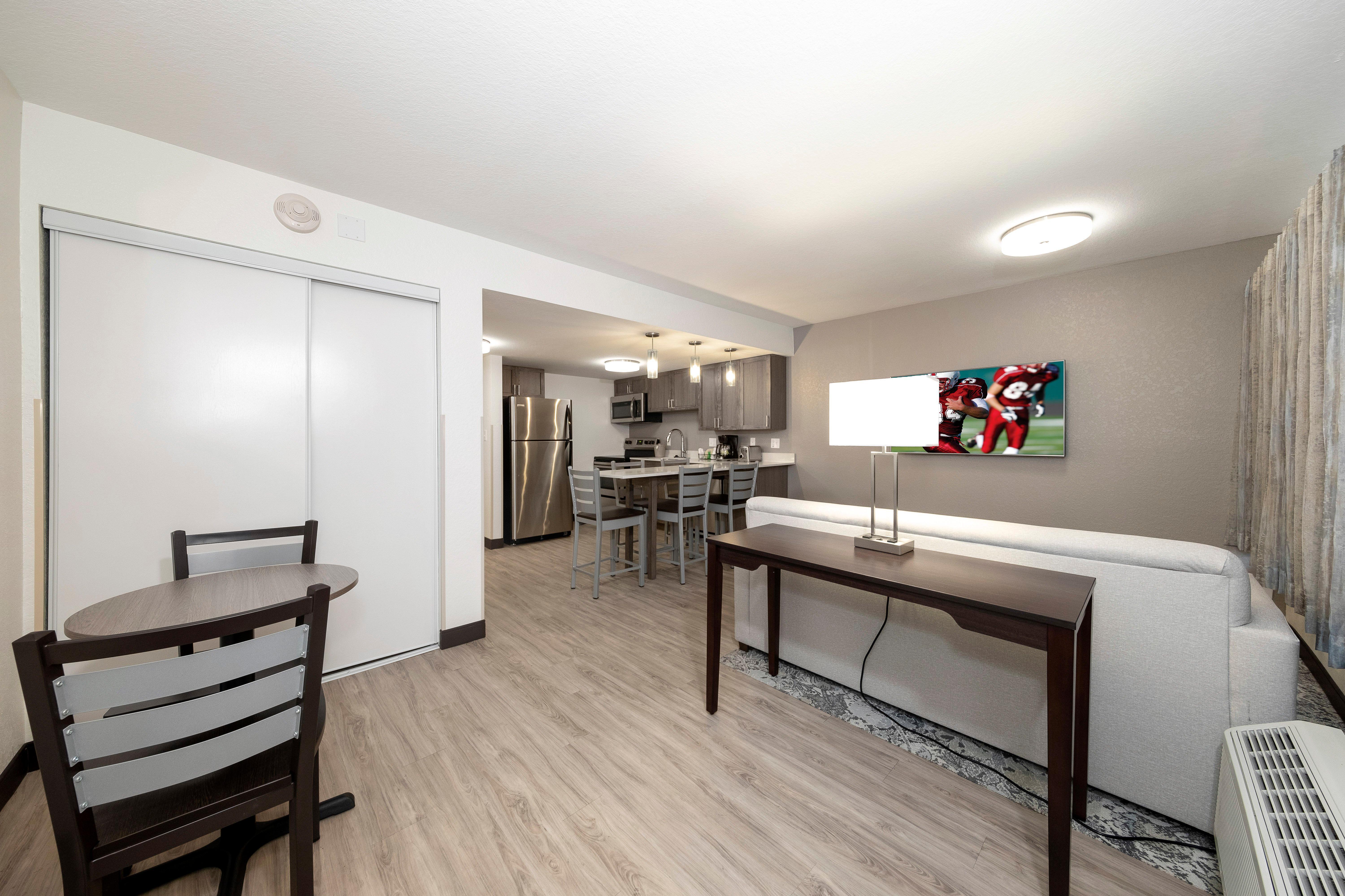 Red Roof Inn Plus+ & Suites Naples Downtown-5Th Ave S Exteriör bild