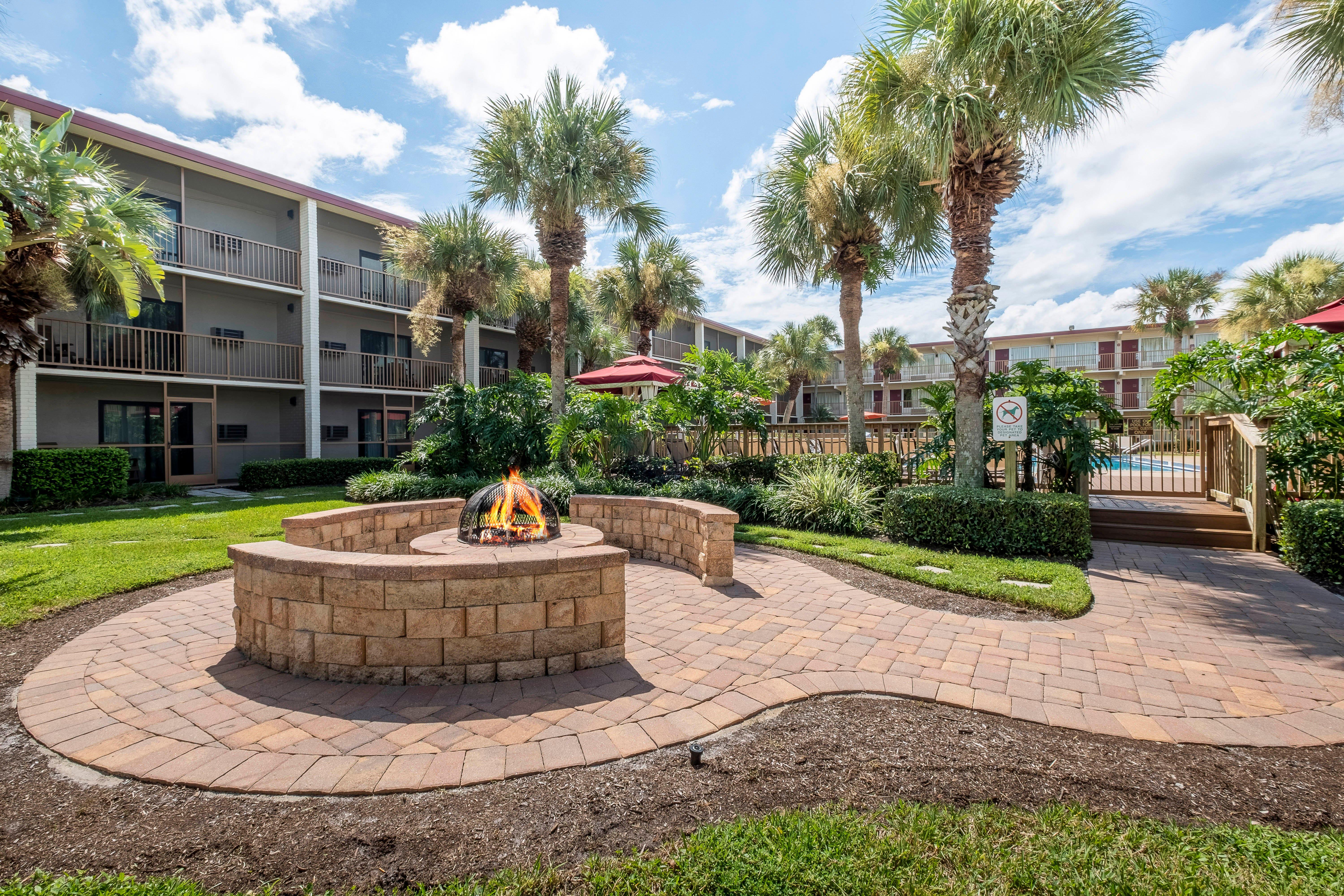 Red Roof Inn Plus+ & Suites Naples Downtown-5Th Ave S Exteriör bild
