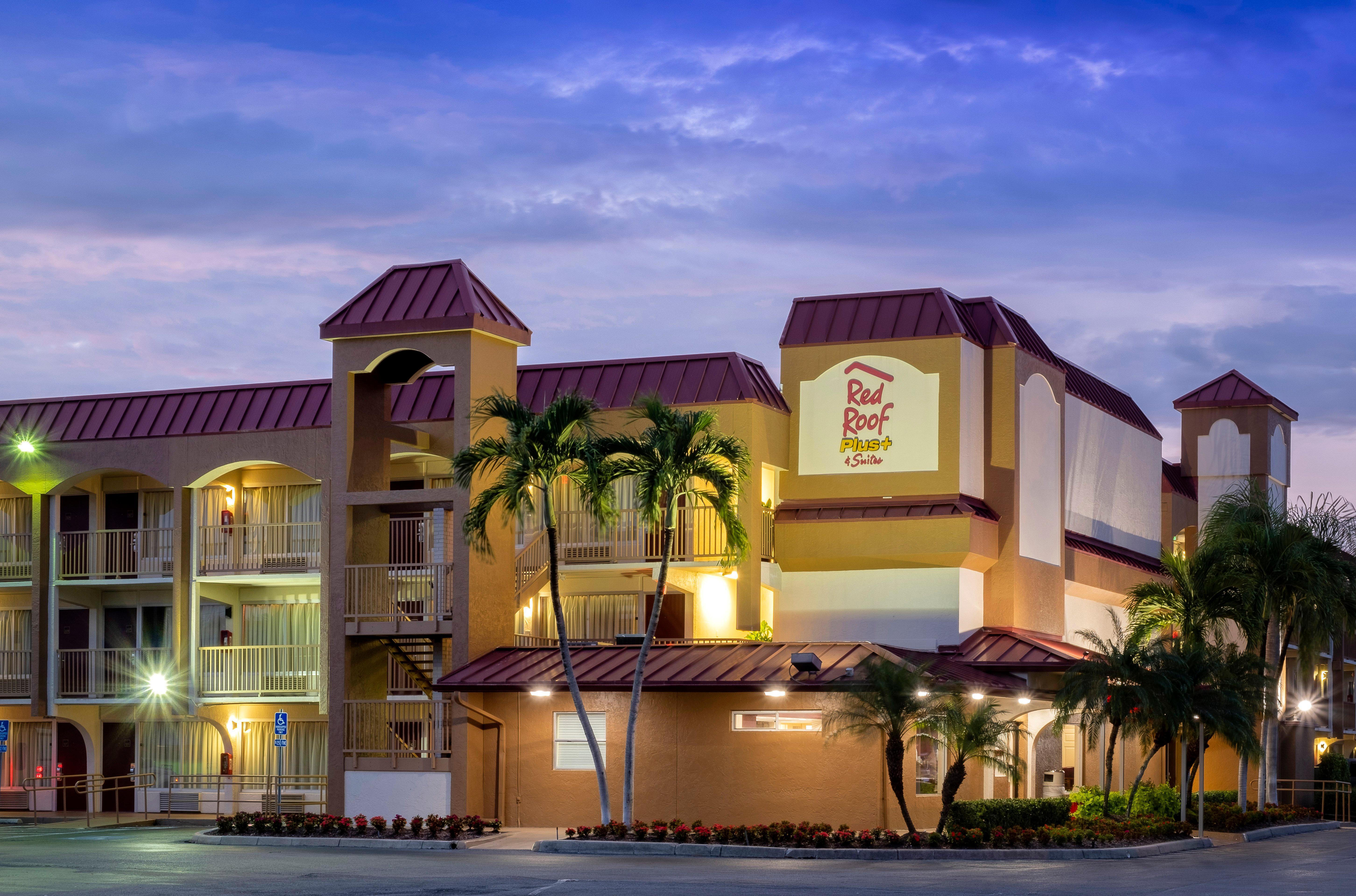 Red Roof Inn Plus+ & Suites Naples Downtown-5Th Ave S Exteriör bild