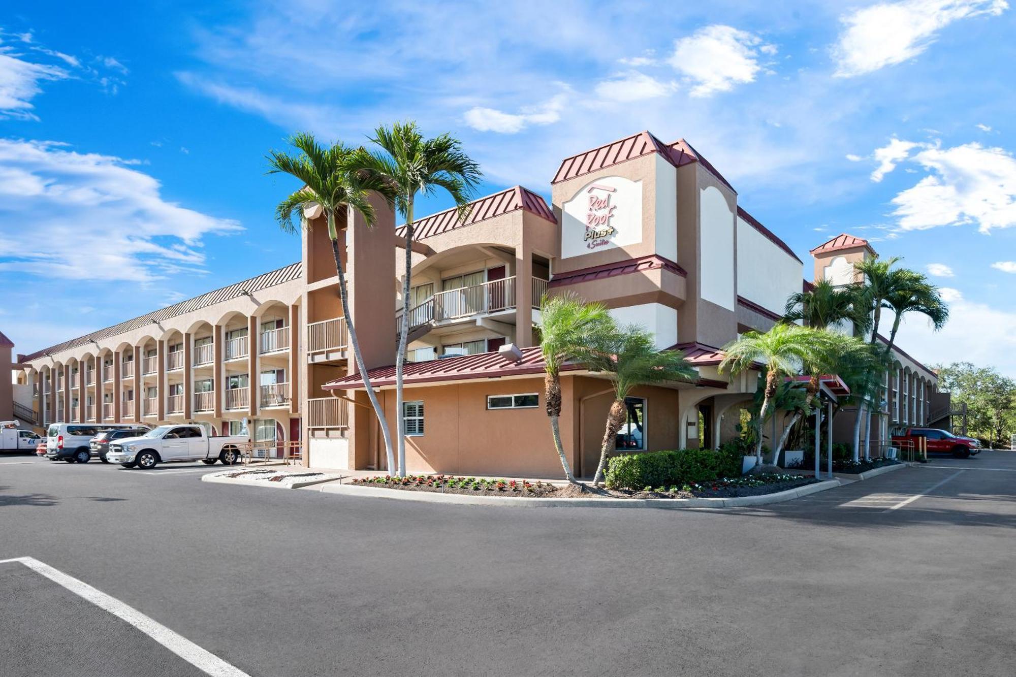 Red Roof Inn Plus+ & Suites Naples Downtown-5Th Ave S Exteriör bild