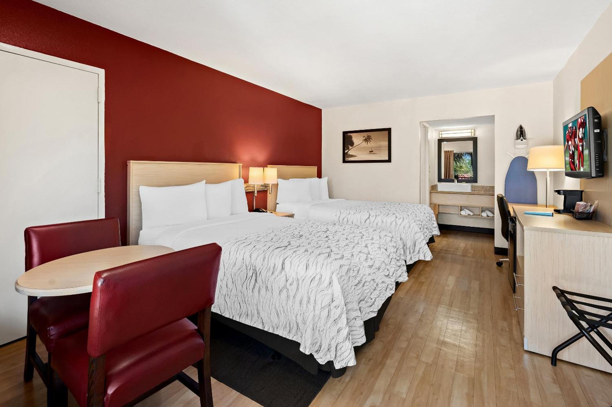 Red Roof Inn Plus+ & Suites Naples Downtown-5Th Ave S Exteriör bild