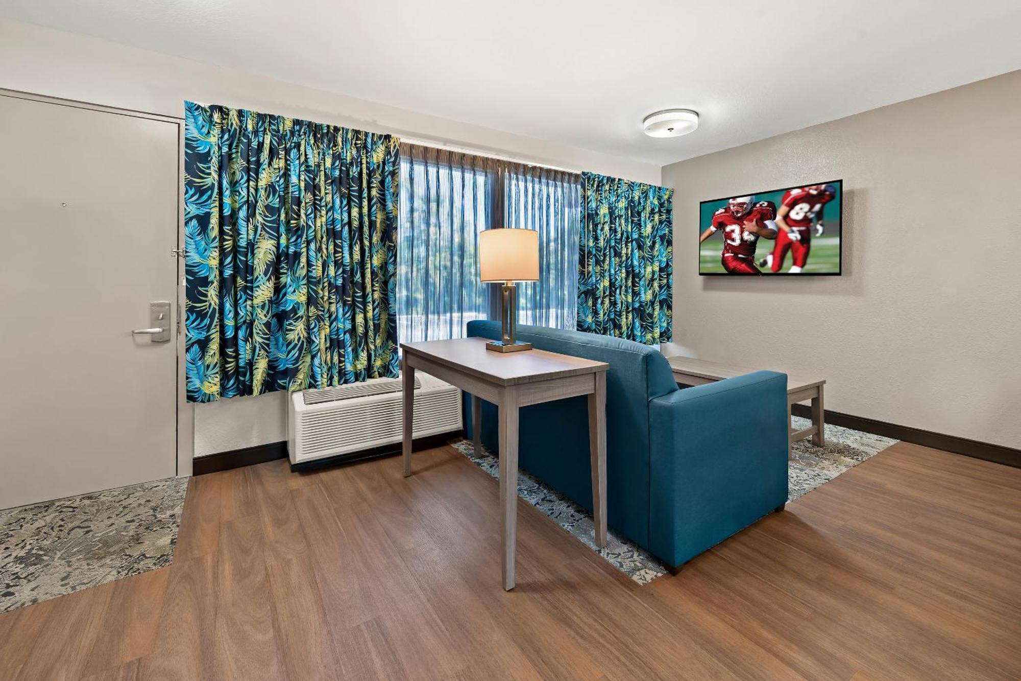 Red Roof Inn Plus+ & Suites Naples Downtown-5Th Ave S Exteriör bild
