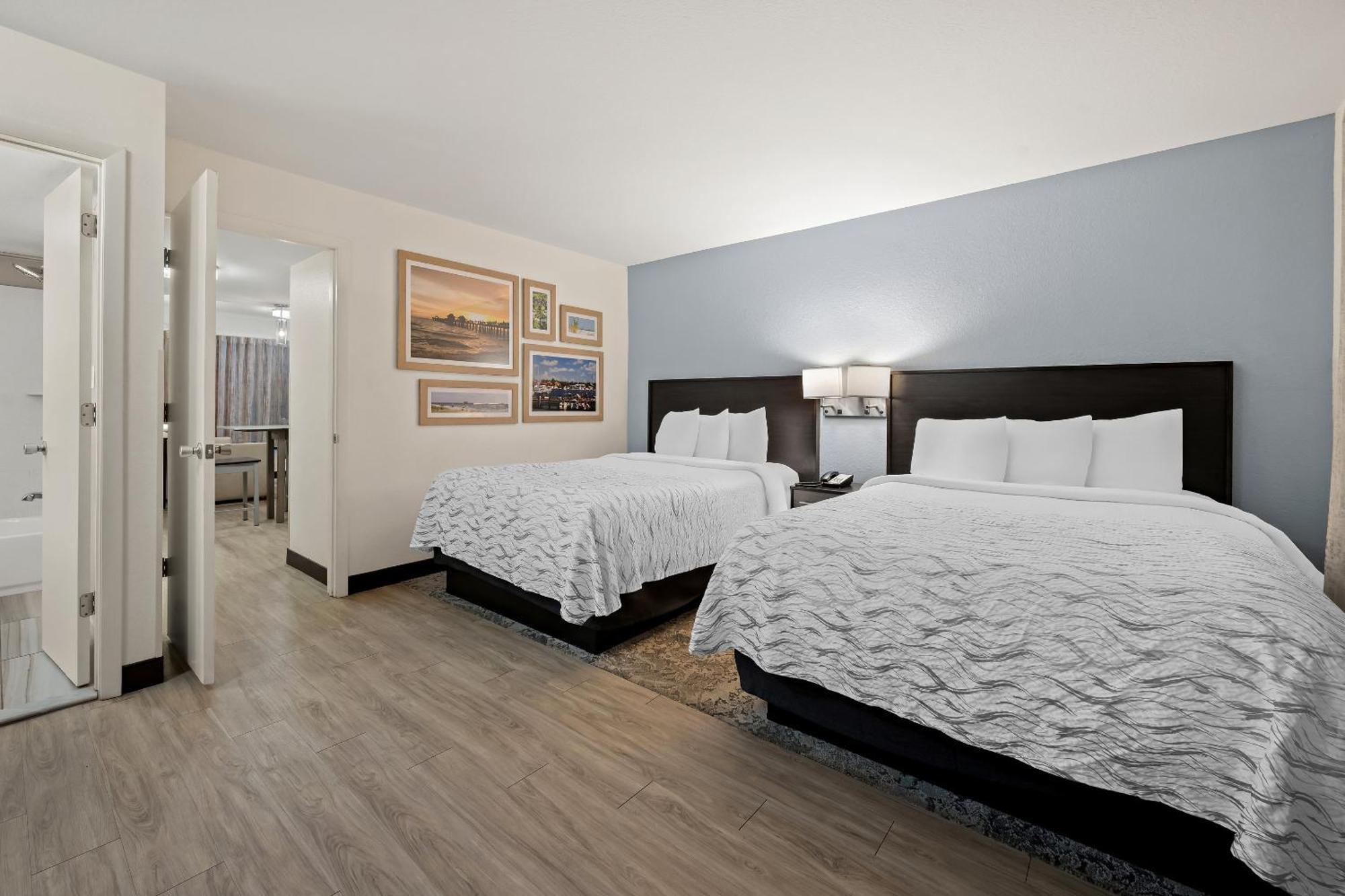 Red Roof Inn Plus+ & Suites Naples Downtown-5Th Ave S Exteriör bild
