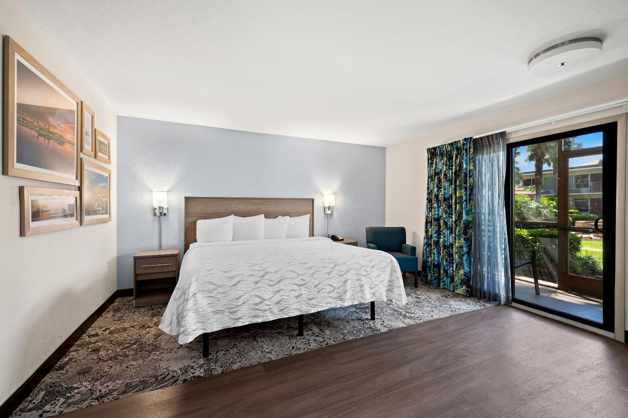 Red Roof Inn Plus+ & Suites Naples Downtown-5Th Ave S Exteriör bild