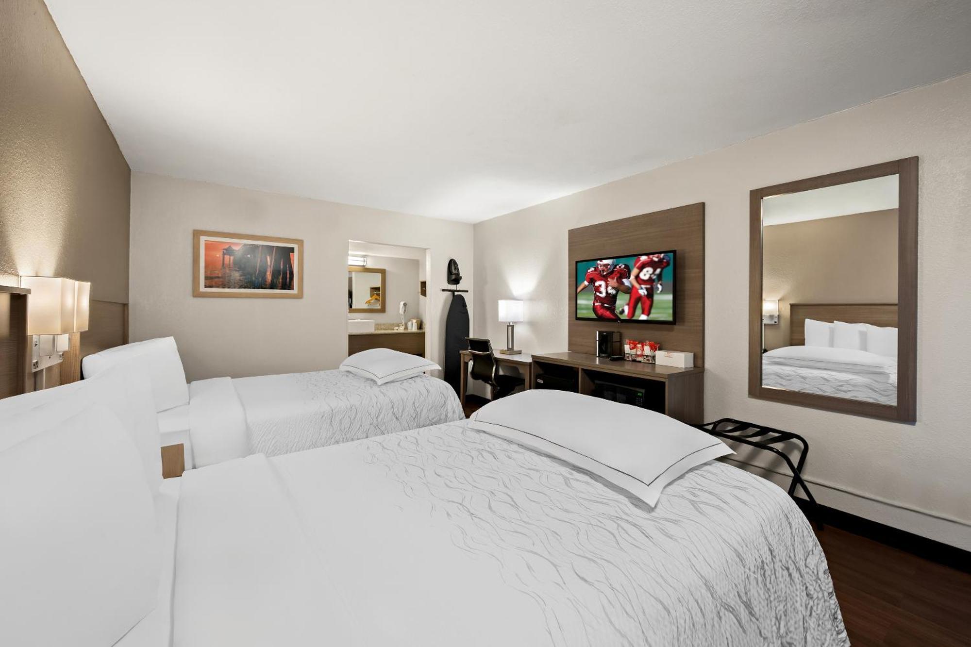 Red Roof Inn Plus+ & Suites Naples Downtown-5Th Ave S Exteriör bild