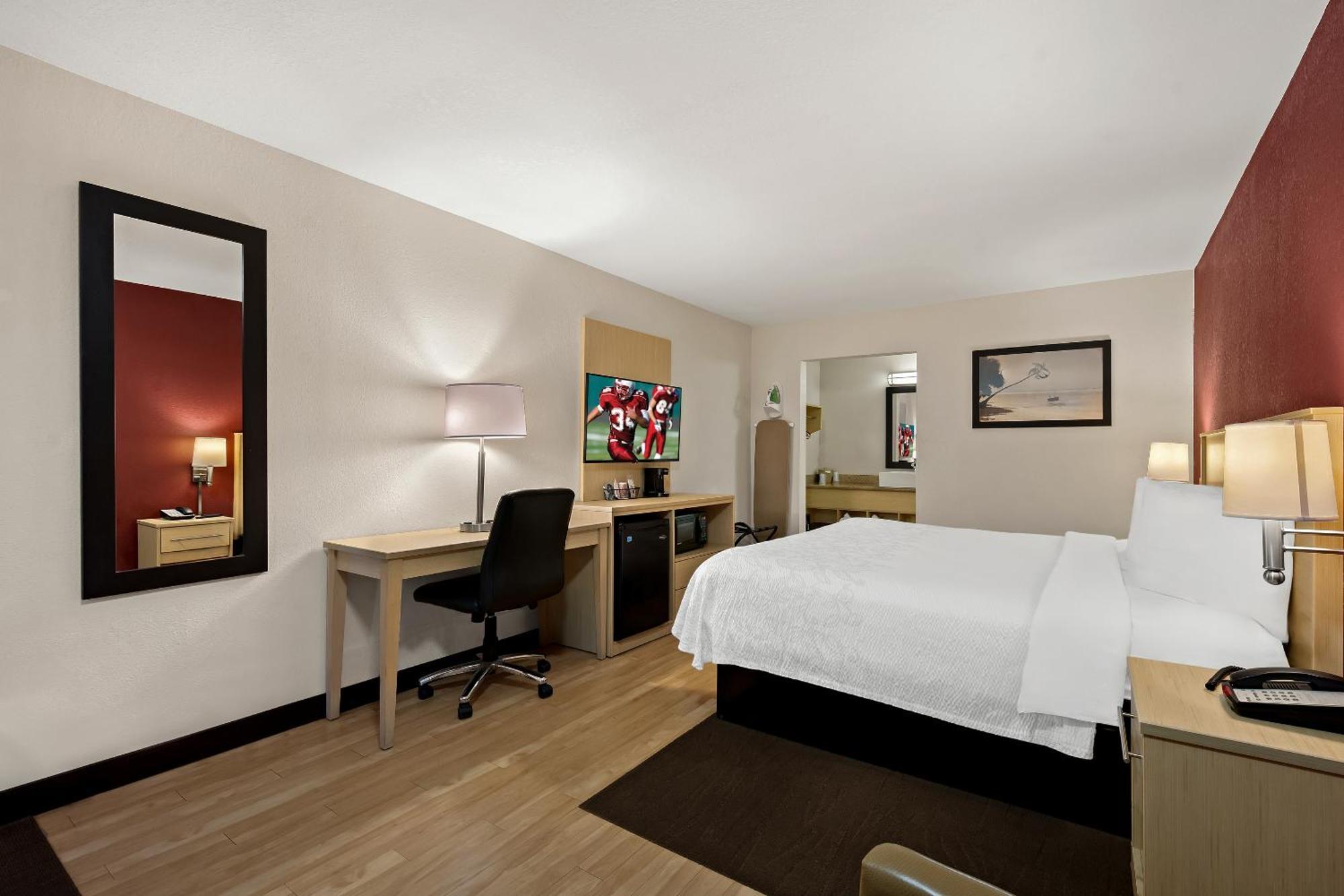 Red Roof Inn Plus+ & Suites Naples Downtown-5Th Ave S Exteriör bild
