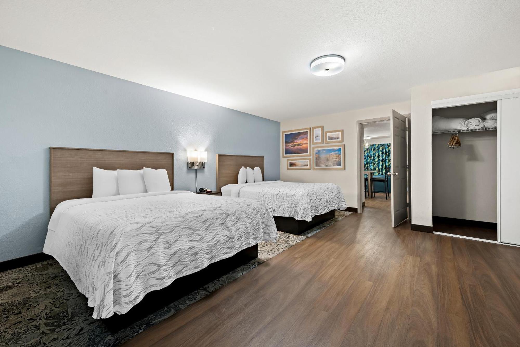 Red Roof Inn Plus+ & Suites Naples Downtown-5Th Ave S Exteriör bild